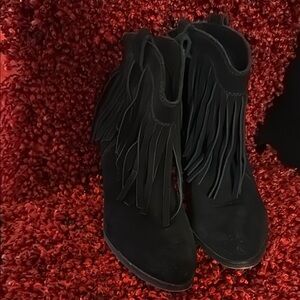 Chic Black Fringe Suede Booties